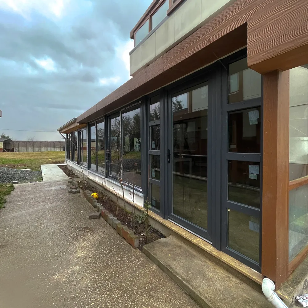 2026 Dekorasyon Trendleri: Antrasit Gri ve Ahşap Dokulu PVC Sistemleri