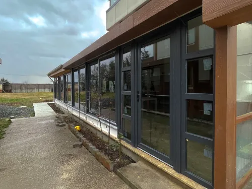 2026 Dekorasyon Trendleri: Antrasit Gri ve Ahşap Dokulu PVC Sistemleri